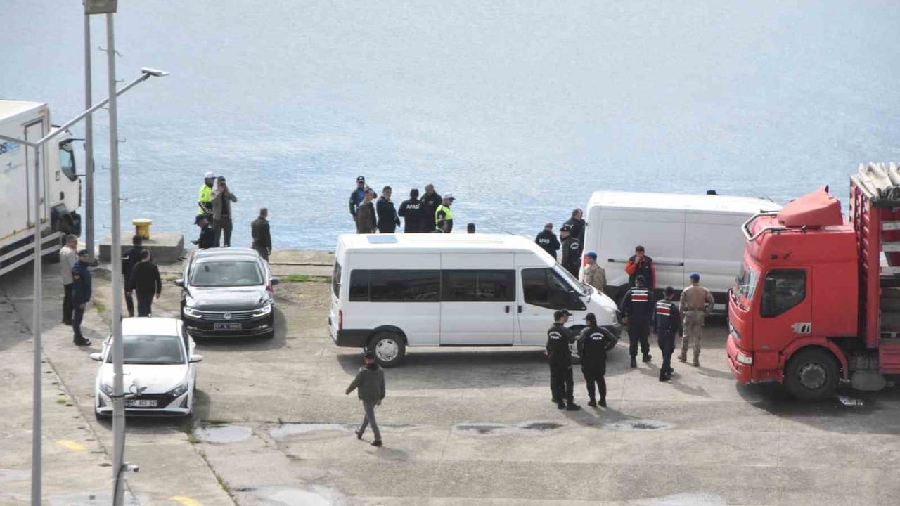 Sinop açıklarında alabora olan teknede kaybolan gazi polis memurunun cenazesi bulundu