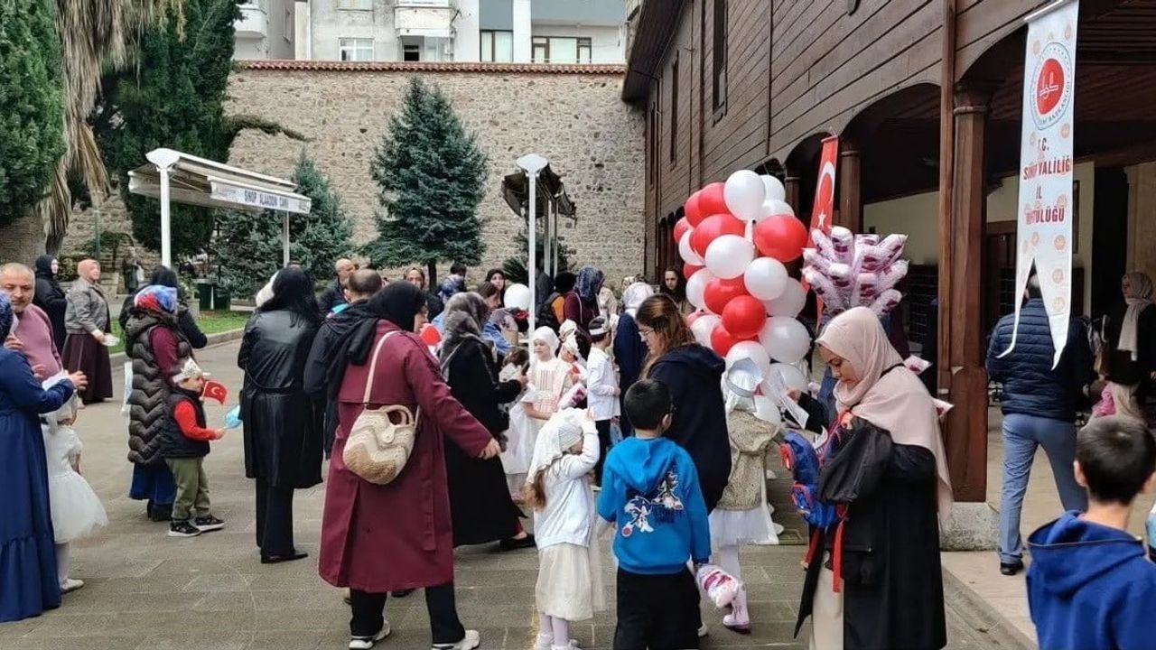 Sinop’ta Alaaddin Camii'nde 4-6 yaş çocukları Kur’an ile ilk buluşmasını yaşadı