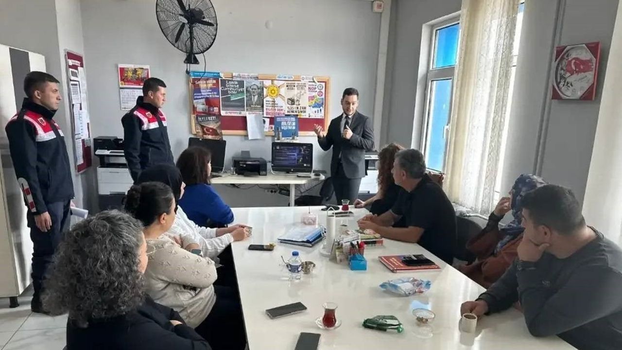 Sinop'ta dijital risklere karşı siber farkındalık eğitimi