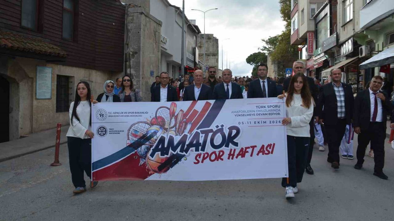 Sinop'ta gençlerin kortejiyle amatör spor haftası törenle başladı