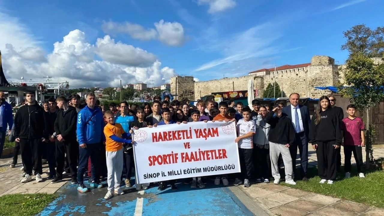 Sinop'ta öğrenciler hareketin önemini basketbol şutlarıyla gösterdi