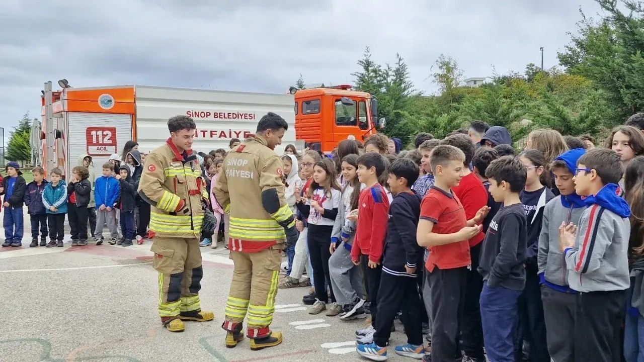 Sinop’ta okullarda yangın farkındalığı için uygulamalı eğitim verildi