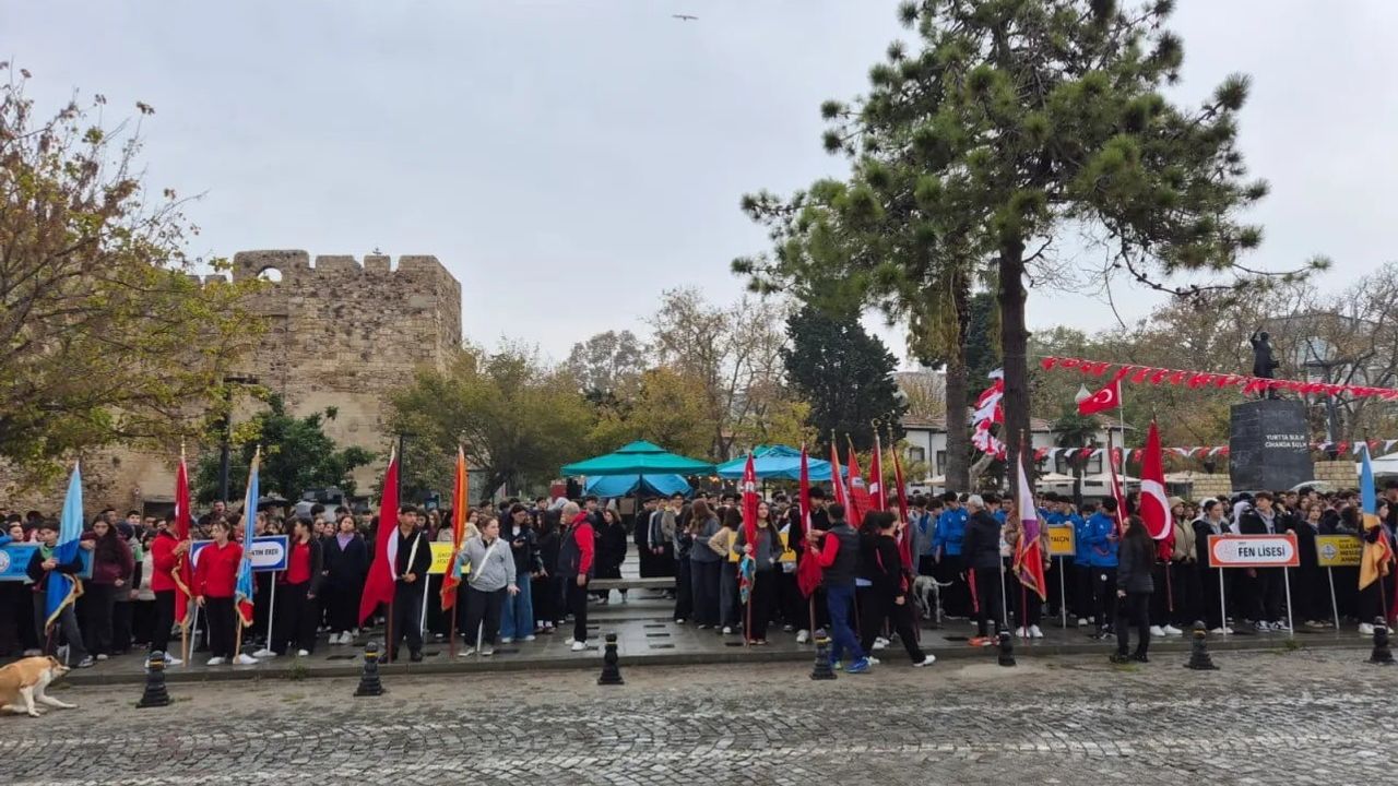 Sinop'ta surlar önünde öğrenciler cumhuriyet provası yaptı