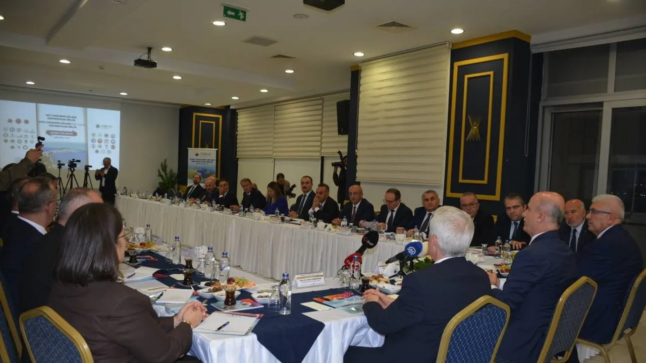 Sinop'ta üniversiteler arası iş birliğini derinleştirme çağrısı
