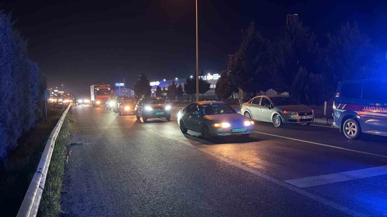 sinyalizasyonu devreye sokan trafik ekipleri ambulansa yol açtı