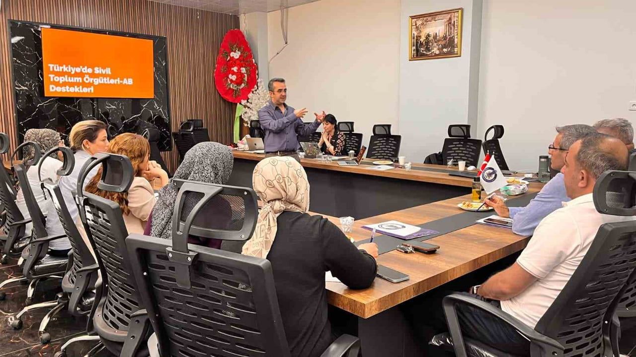 Şırnak'ta sivil toplum güçleniyor: STK temsilcilerine AB standartlarında kapasite eğitimi