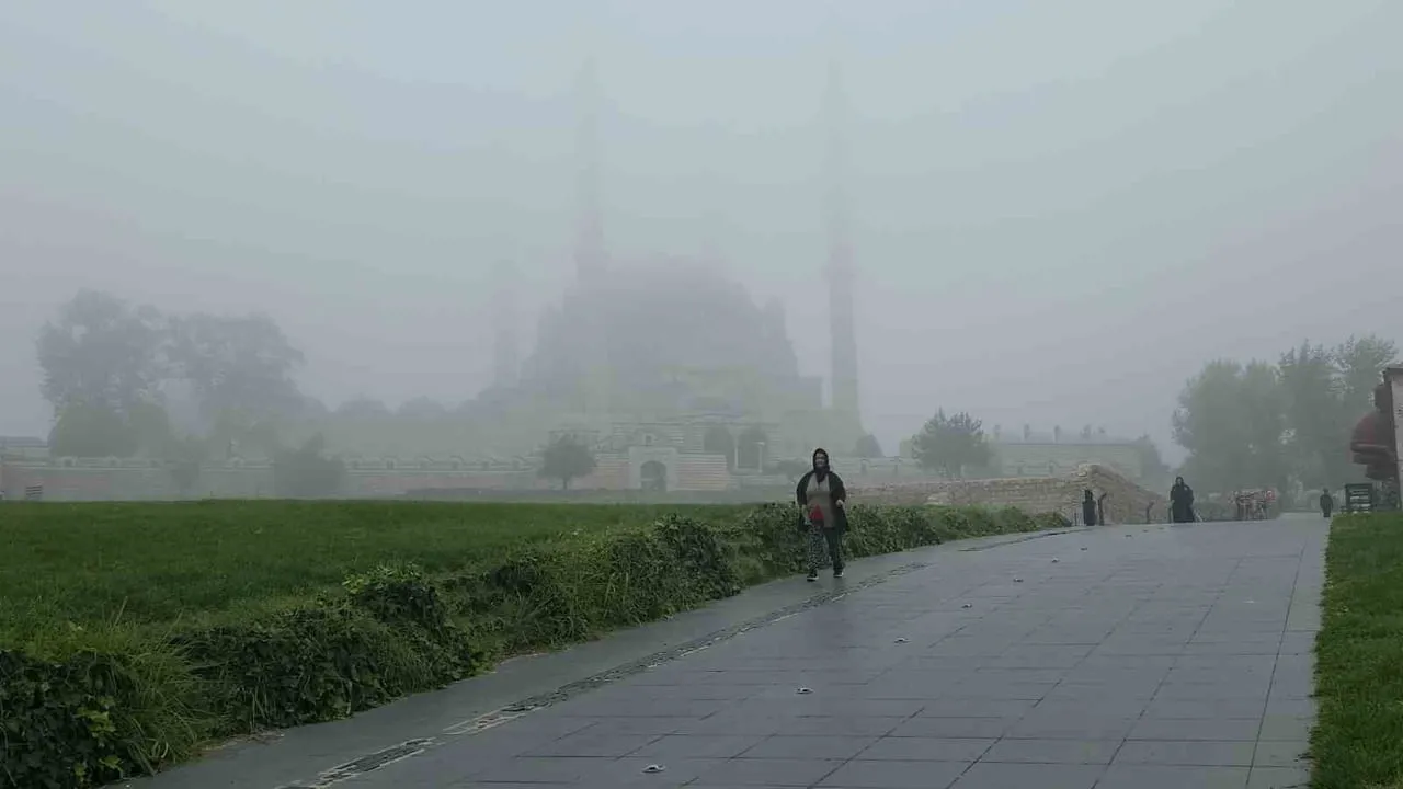 Sis perdesi altında kaybolan Selimiye: Edirne yağmur umudunda