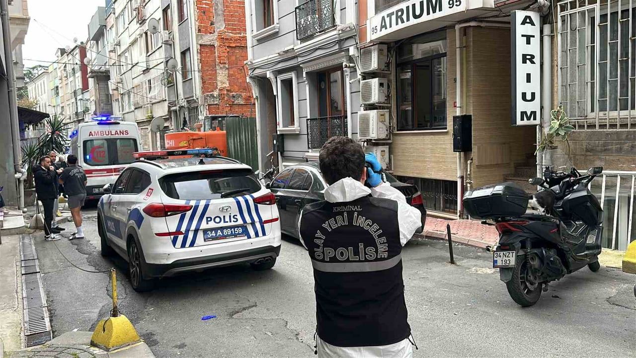 Şişli'de yan binaya geçen genç kadın havalandırma boşluğuna düşerek yaşamını yitirdi