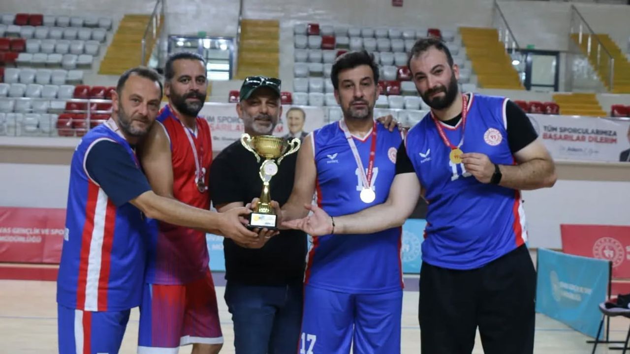 Sivas'ta 3x3 turnuvası spor sezonuna renk kattı