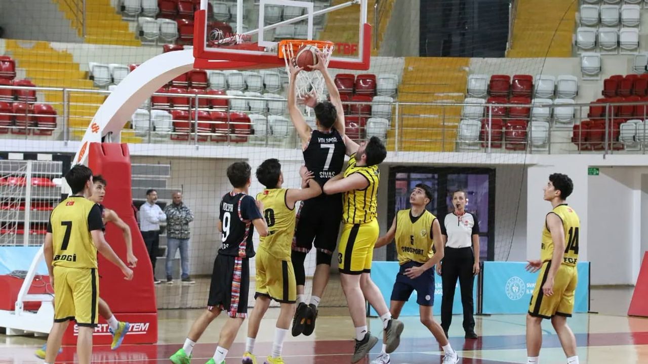 Sivas'ta gösteri maçları amatör sporu birleştirdi
