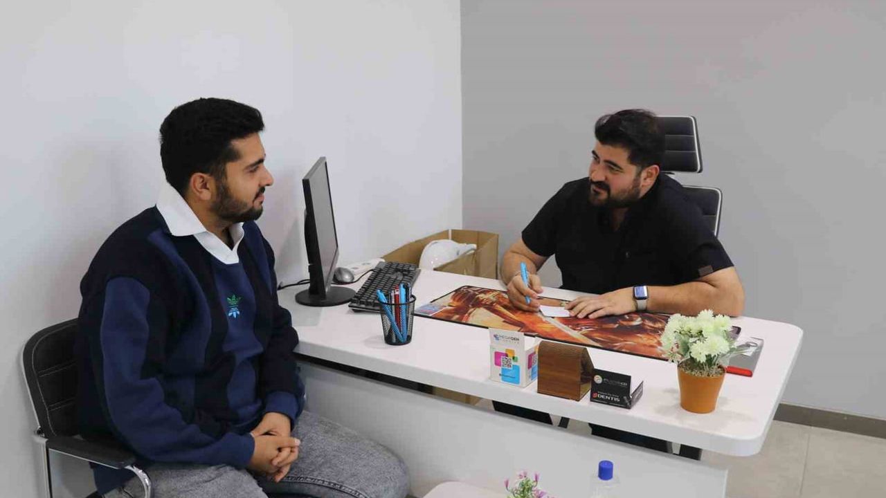 Sivas'ta muayene yerine fotoğraf kuyruğu: diş hekimi Eypio'yu andırıyor