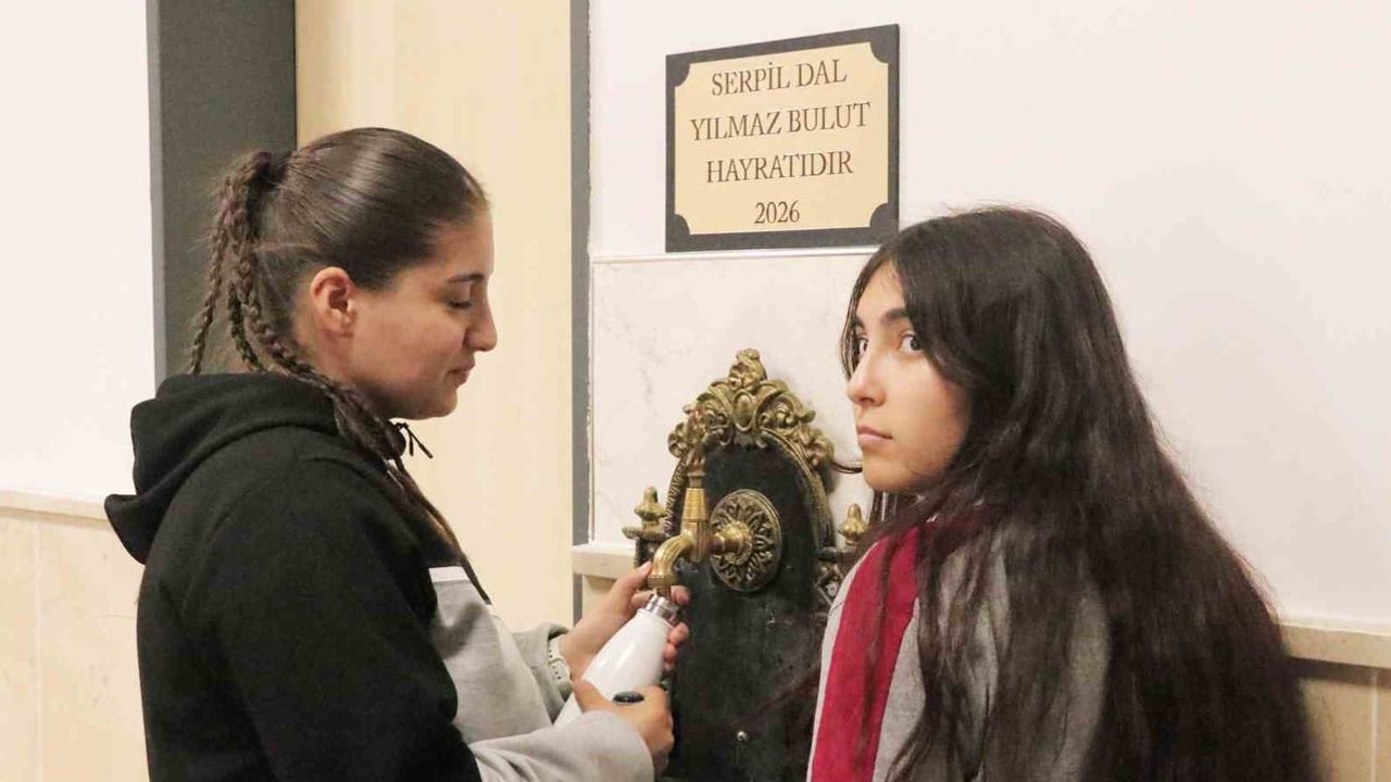 Sivas'ta okul koridoruna arıtmalı hayrat çeşmesi kurdular: su ve geleneği birlikte öğretiyorlar