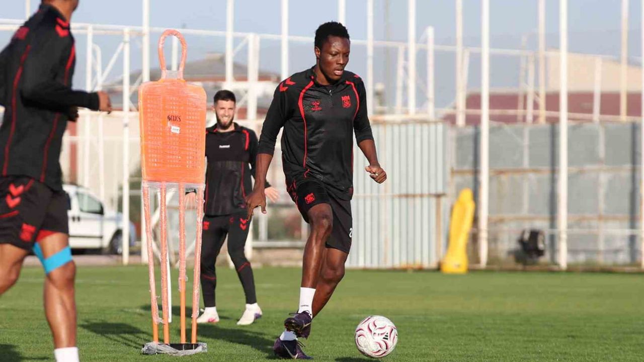 Sivasspor Bandırma deplasmanına taktik ağırlıklı hazırlandı