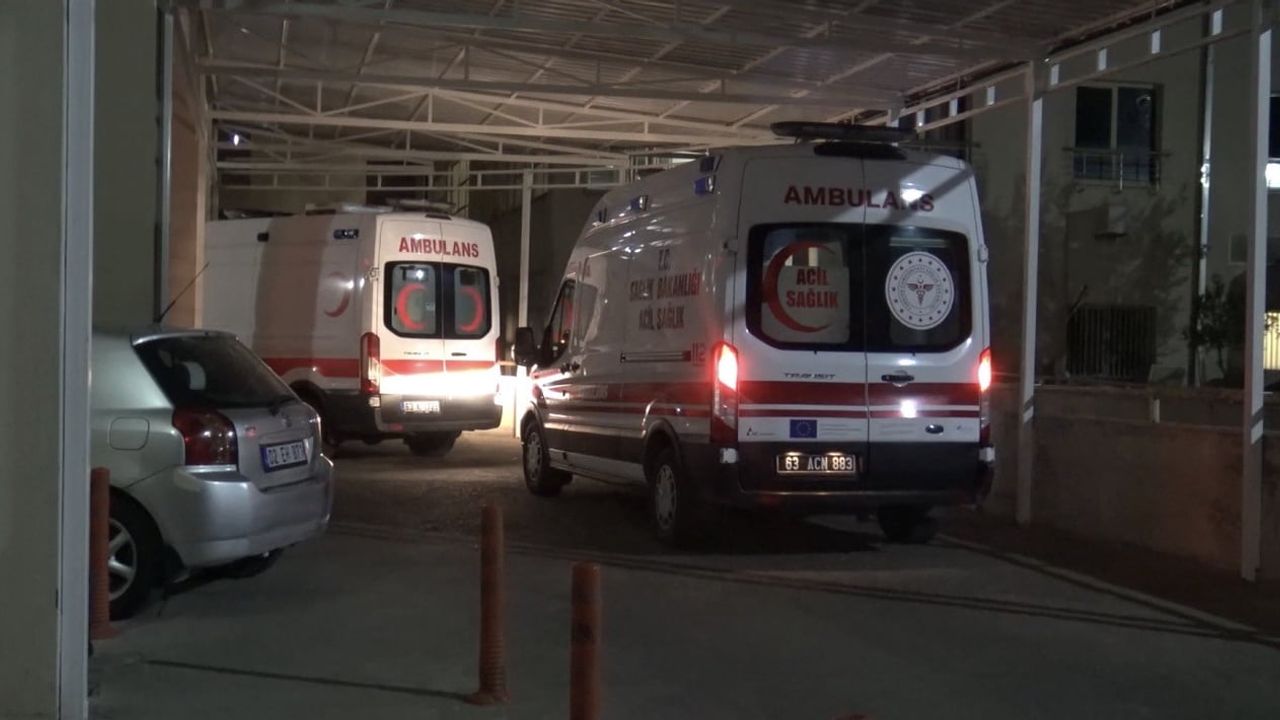 Siverek-Şanlıurfa yolunda direksiyon kaybı: otomobil şarampole yuvarlandı, üç yaralı