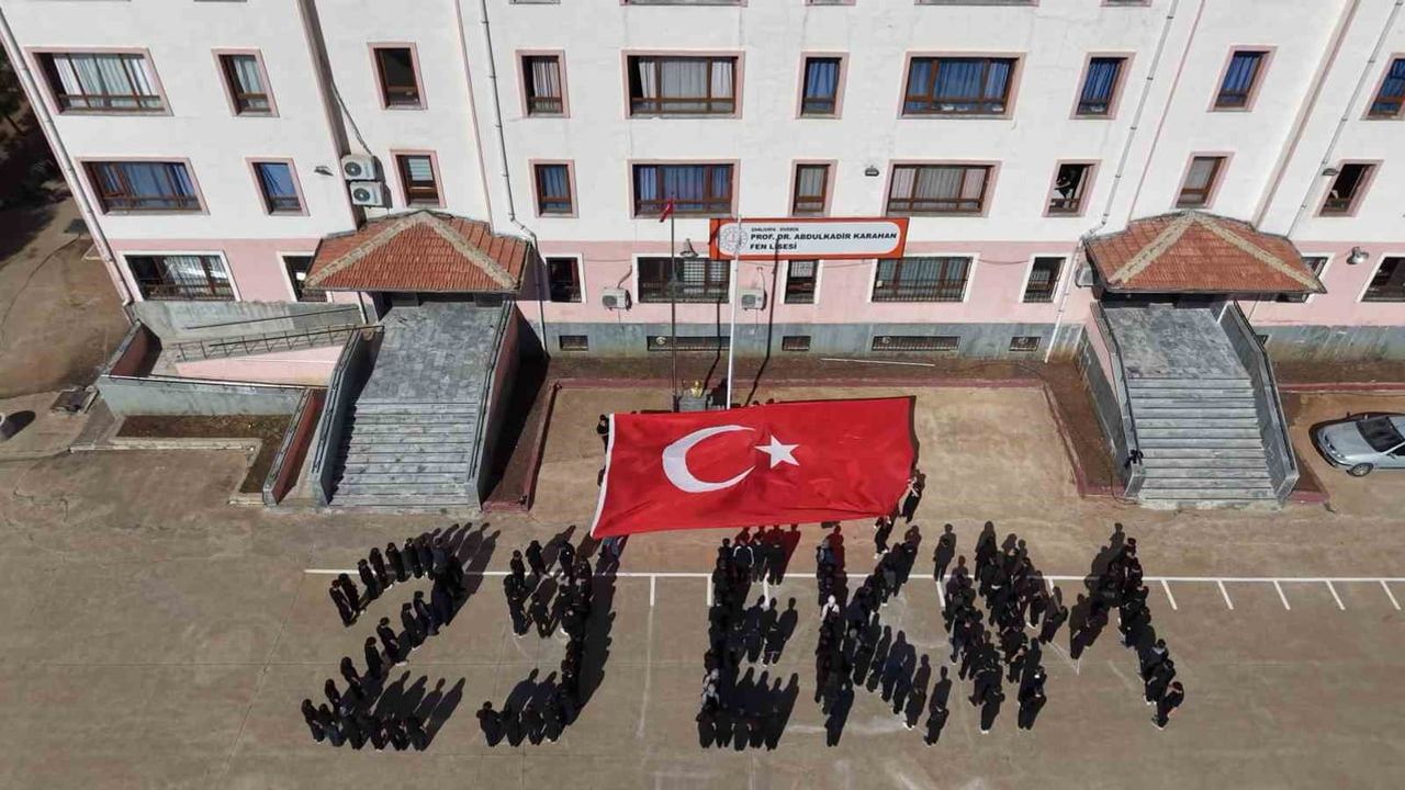 Siverekli lise öğrencilerinden 29 Ekim koreografisiyle birlik vurgusu