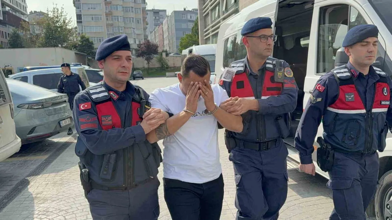 Sivil ekiplerin takibiyle yakalandı: Atakum'da aranan uyuşturucu şüphelisi cezaevine gönderildi