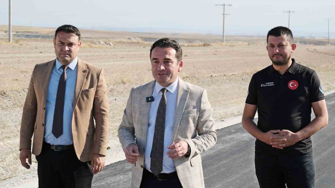 sivrihisar-çeltik bağlantı yolunda asfaltlama işlerinde ilerleme