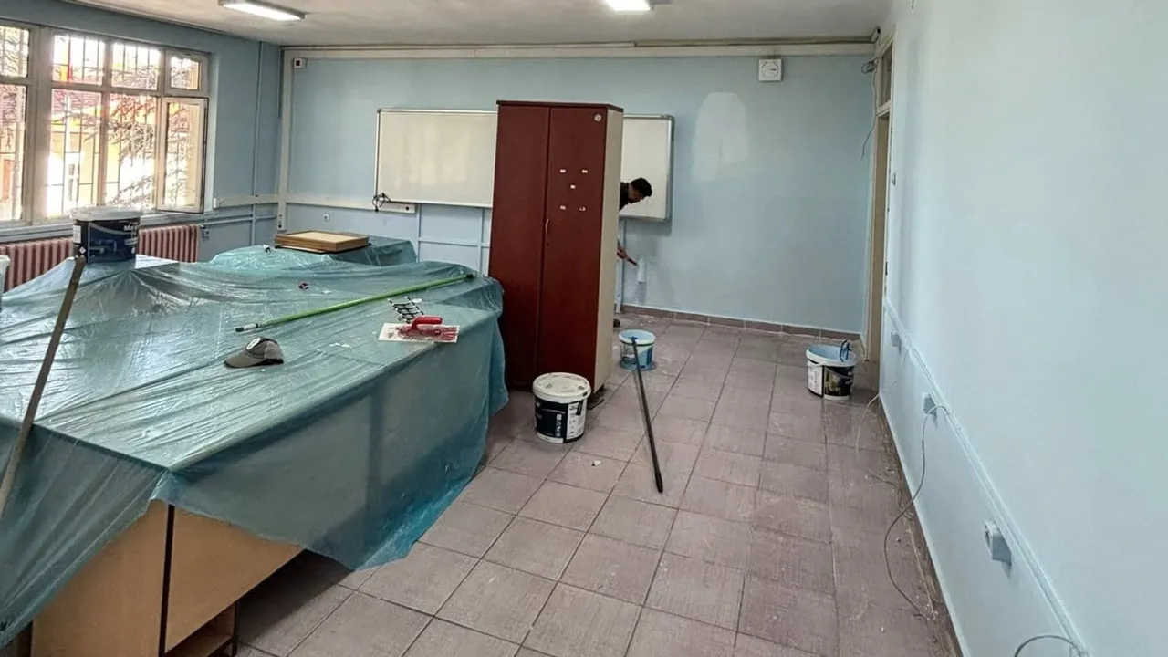 Sivrihisar'da okullar ve yurtlar öğrenciler için yenilendi