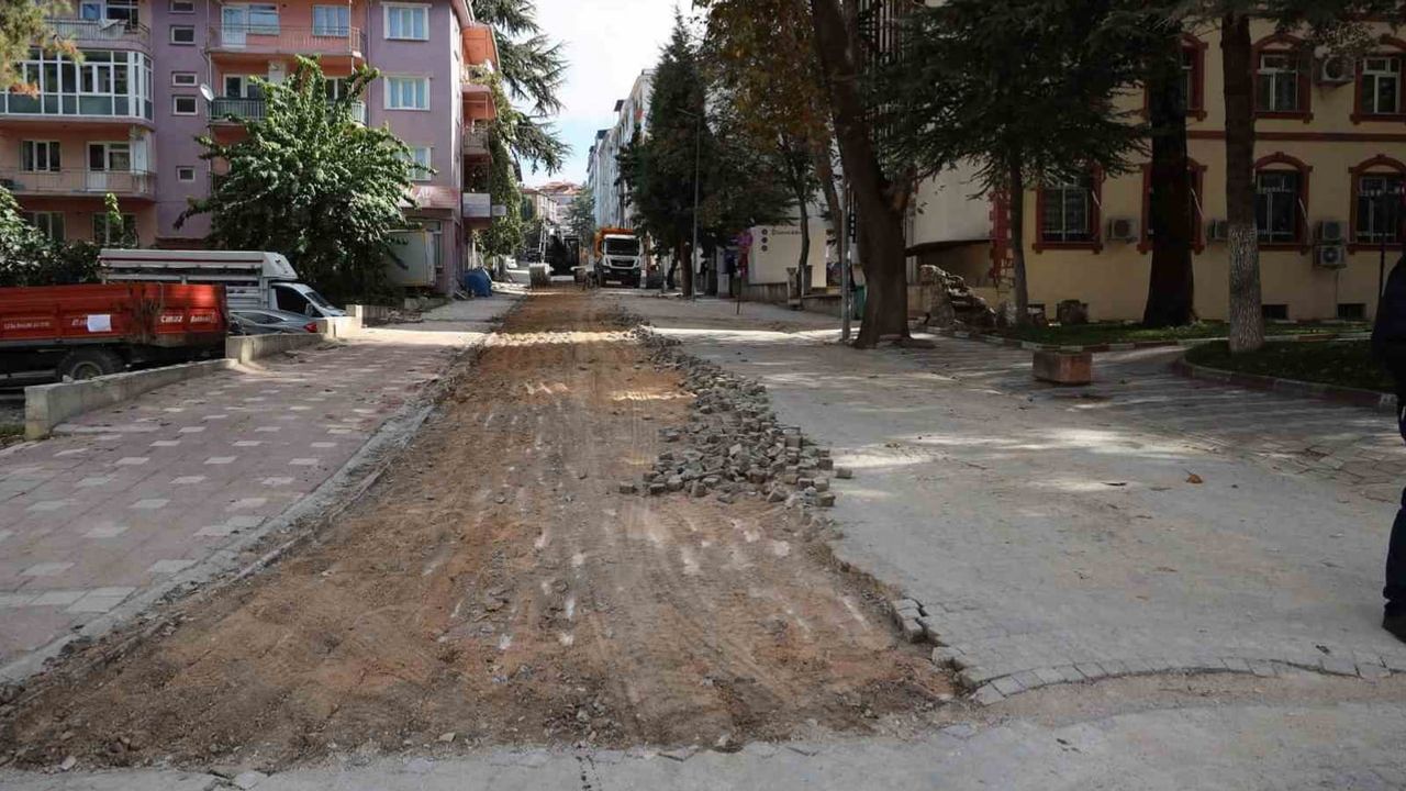Söğüt’te altyapı sonrası cadde ve sokaklar kademeli olarak yenileniyor