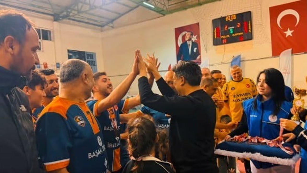 Söğüt'te Cumhuriyet coşkusuna voleybol turnuvası eşlik etti