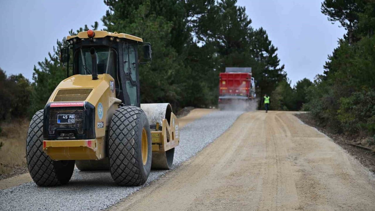 Söğütçük’te yılların bekleyişi sona erdi: 11 kilometrelik yol modernize ediliyor