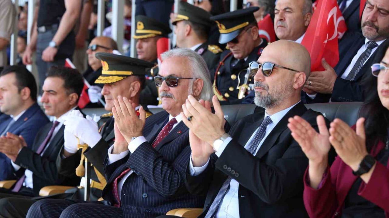 Söke'de yeni stadyumda cumhuriyet coşkusu