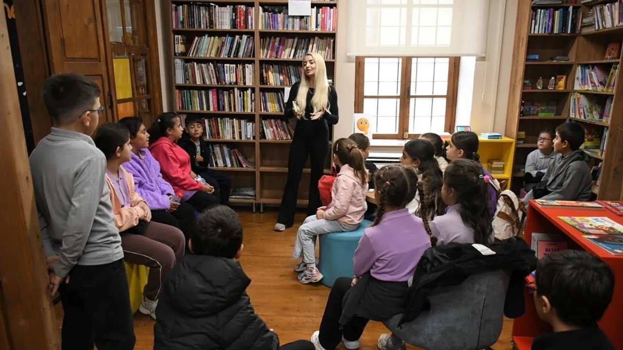 Söke'den gelen minikler kitapların büyülü dünyasıyla tanıştı