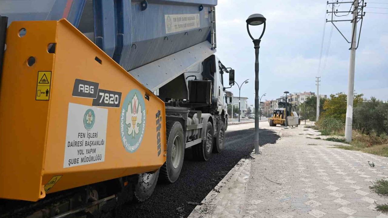 Soma’da Adnan Menderes Caddesi modern yüzüne kavuşuyor