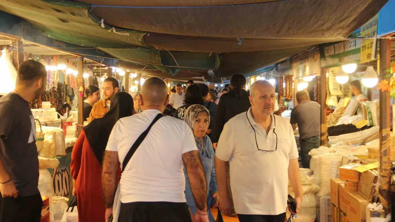 Son gün coşkusu: İzmir'de Erzurum lezzetleri ve kültürü buluşuyor