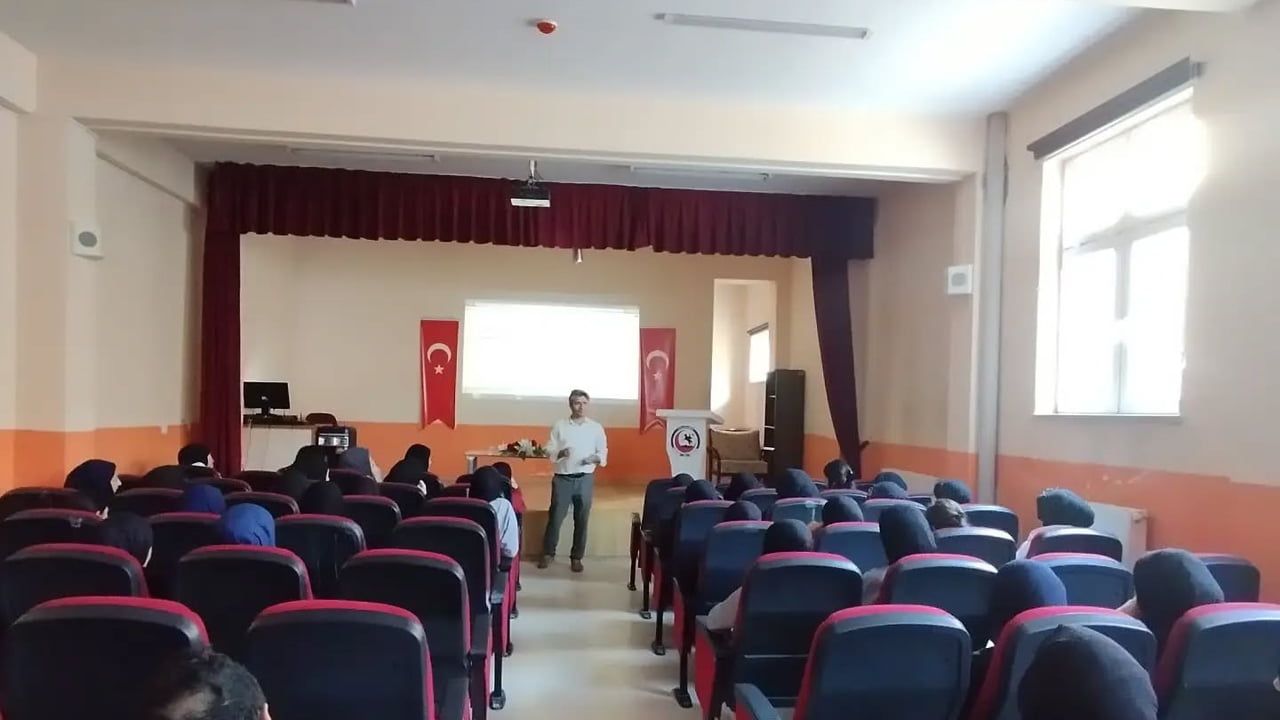 Son viraj: 12. sınıflara YKS ve tercih yol haritası sunuldu
