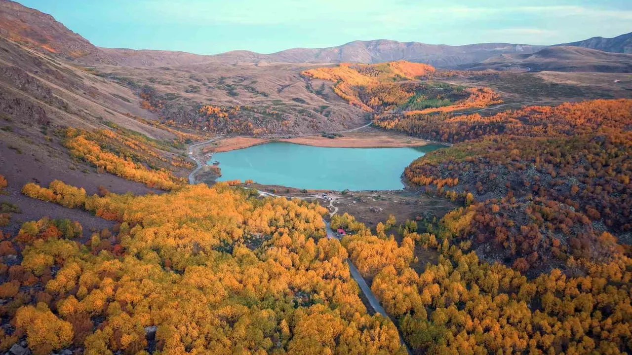 Sonbahar paletini gün batımıyla tamamlayan Nemrut Kalderası