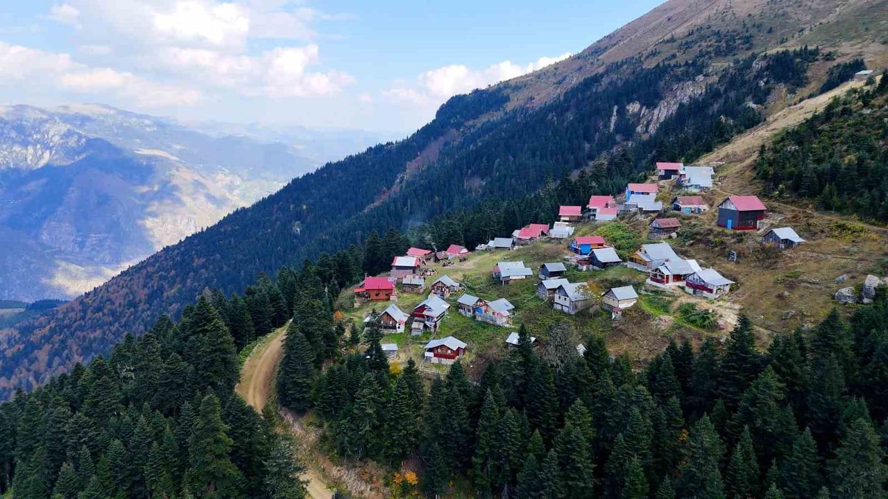 Sonbaharın paletiyle 2 bin metreye: Yurt'tan Aşağı Karadere'ye yürüyüş