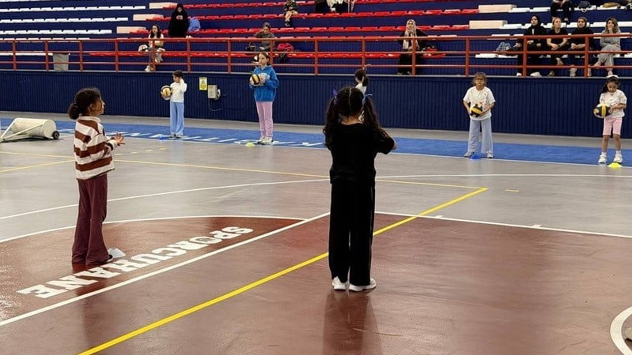 Sporcuhane ile Kağıthane'de çocuklar farklı branşlarla tanışıyor