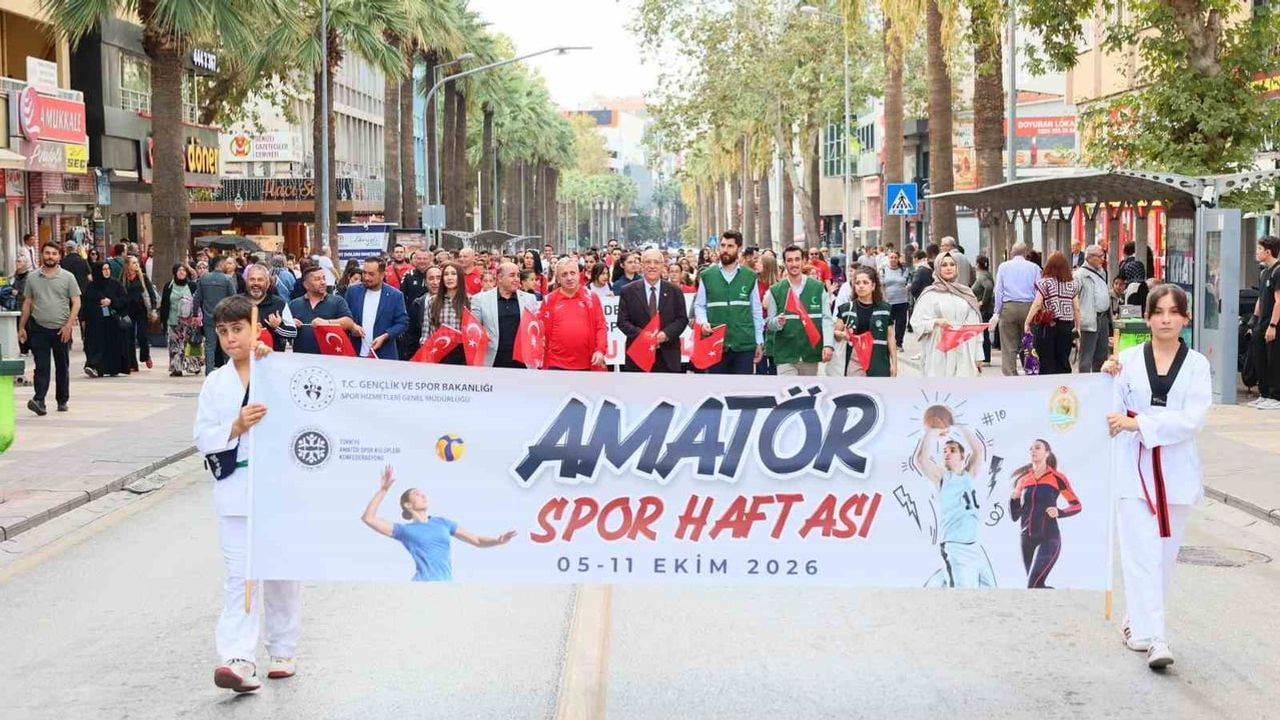 Sporun sokakta buluşması: amatörler kortejde yürüdü