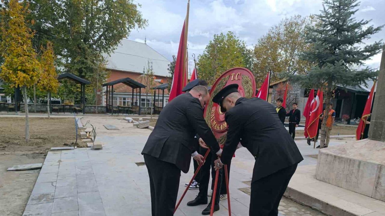 Şuhut'ta cumhuriyetin 103. yılı birlik ve dayanışma mesajıyla kutlandı