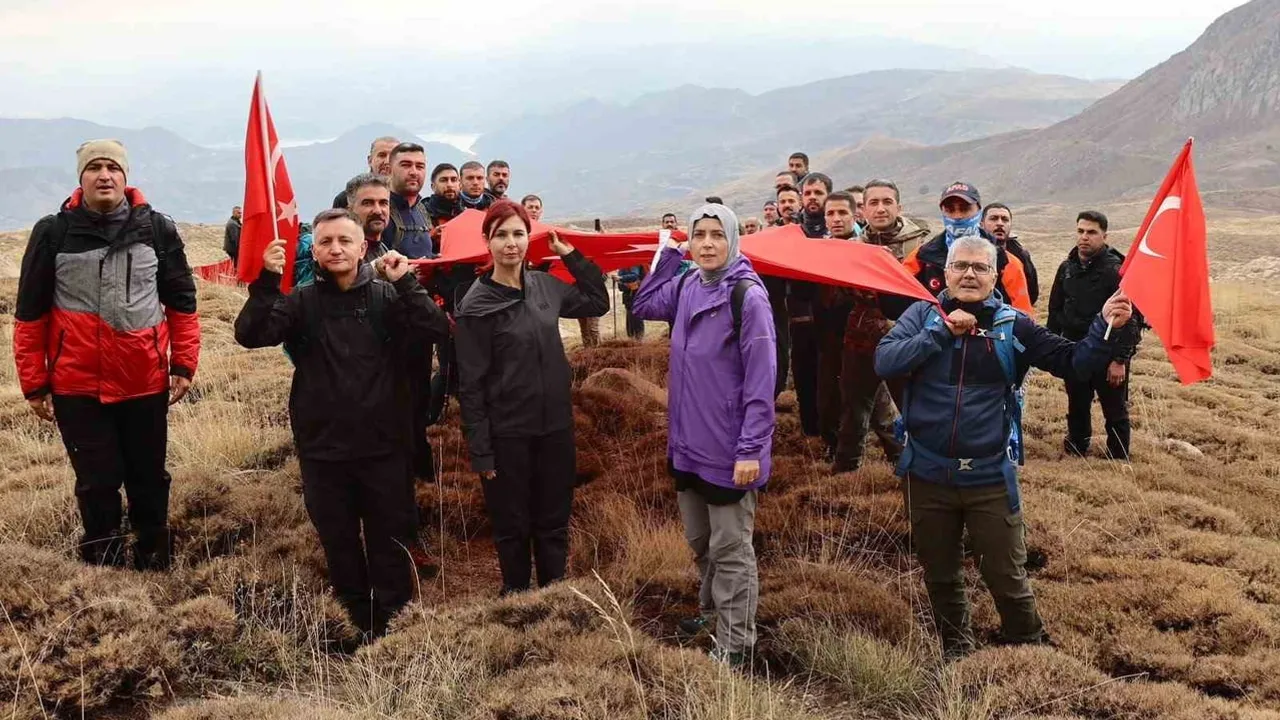 Sülbüs Dağı'nda cumhuriyetin 103. yılı için zirvede buluşma