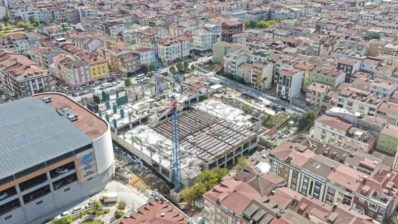Sultangazi'de Naim Süleymanoğlu gençlik spor ve yaşam merkezi hızla yükseliyor