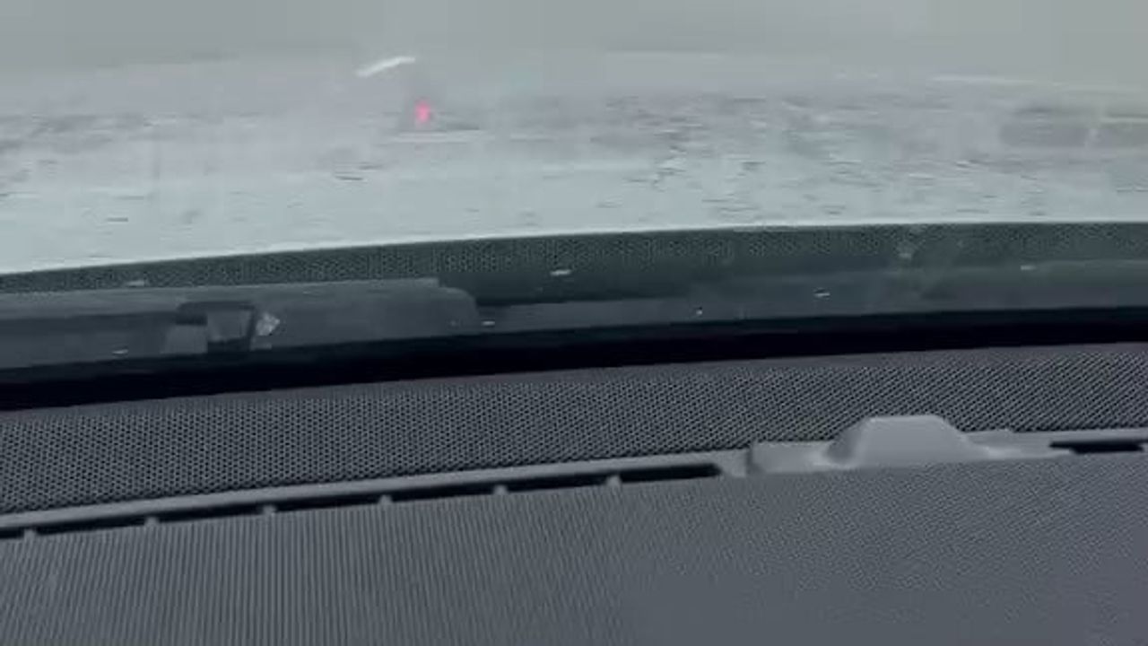 Sultangazi'de trafikte tehlikeli zikzaklar cep telefonu kamerasında