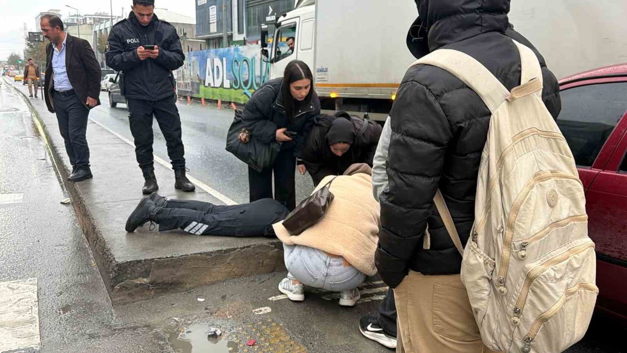Sultangazi'de yaya geçidinde çarpılan güvenlik görevlisi yaralandı
