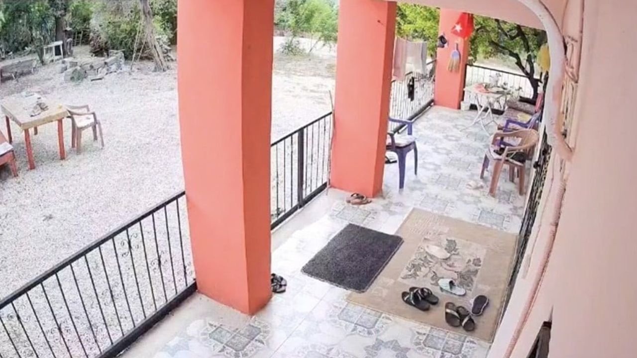 Sumbas'ta güvenlik kamerasına yansıyan 5,2'lik sarsıntı endişe uyandırdı