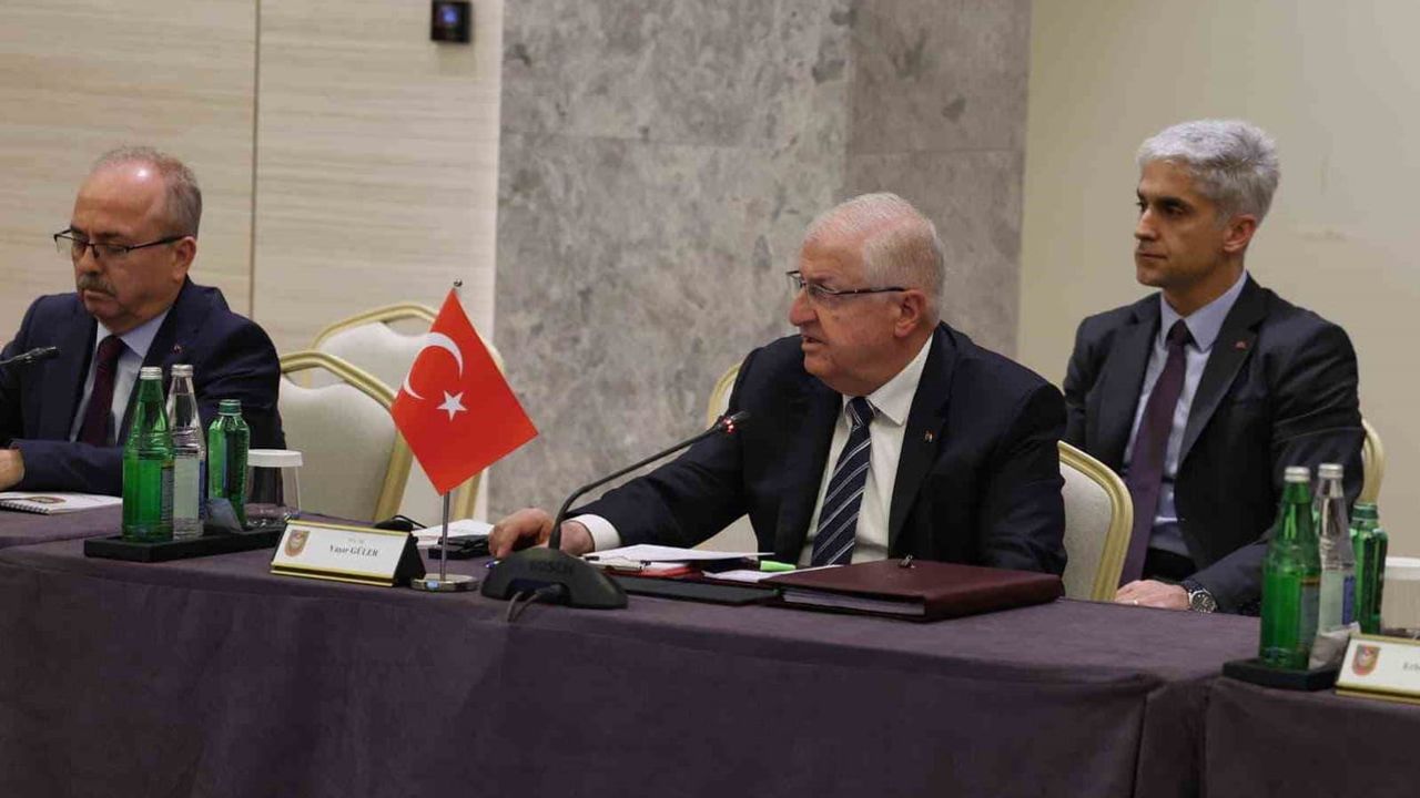 Şuşa'da üçlü güvenlik gündemi: Türkiye, Azerbaycan ve Gürcistan savunma bakanları buluştu