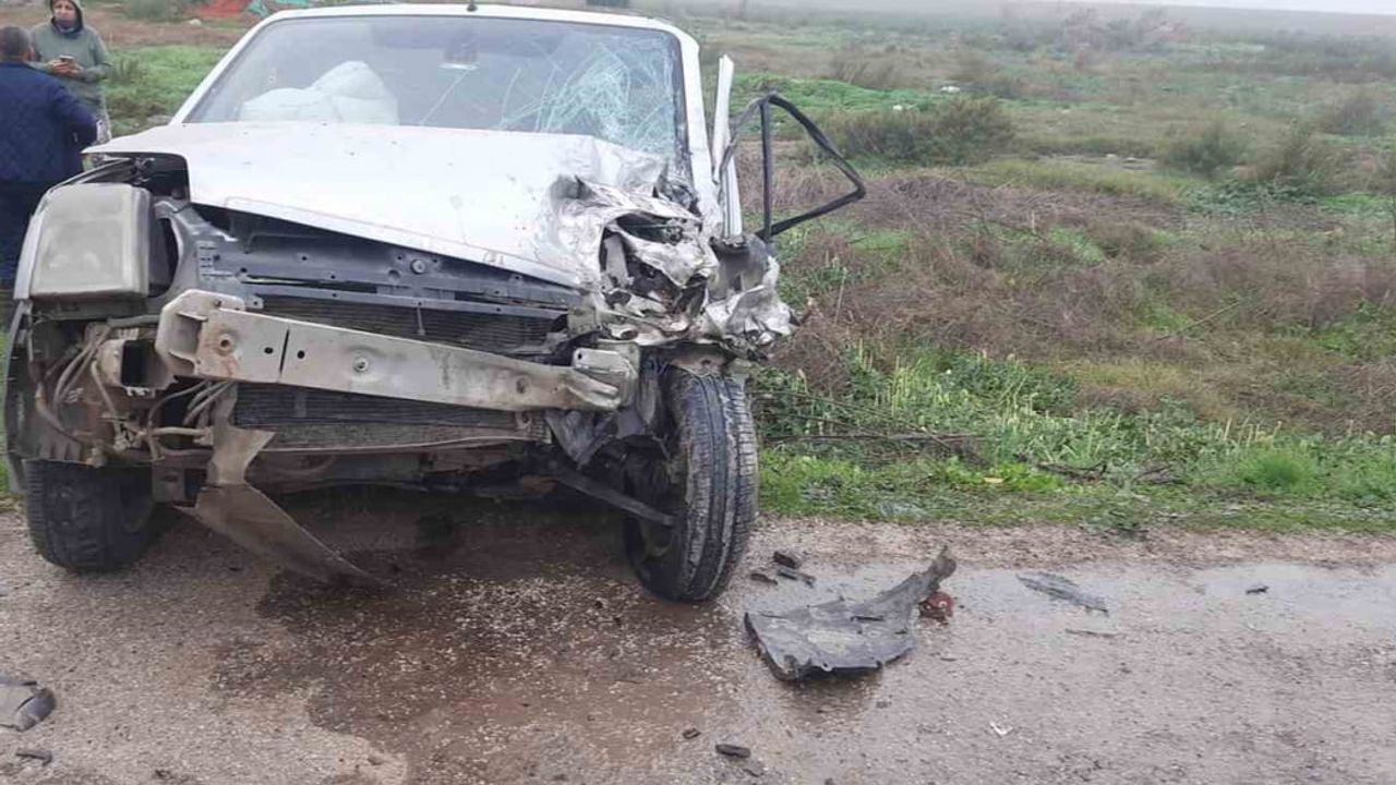 Susurluk'ta Kepekler mevkiinde çarpışma: işçi servisi ve ticari araçta 10 yaralı