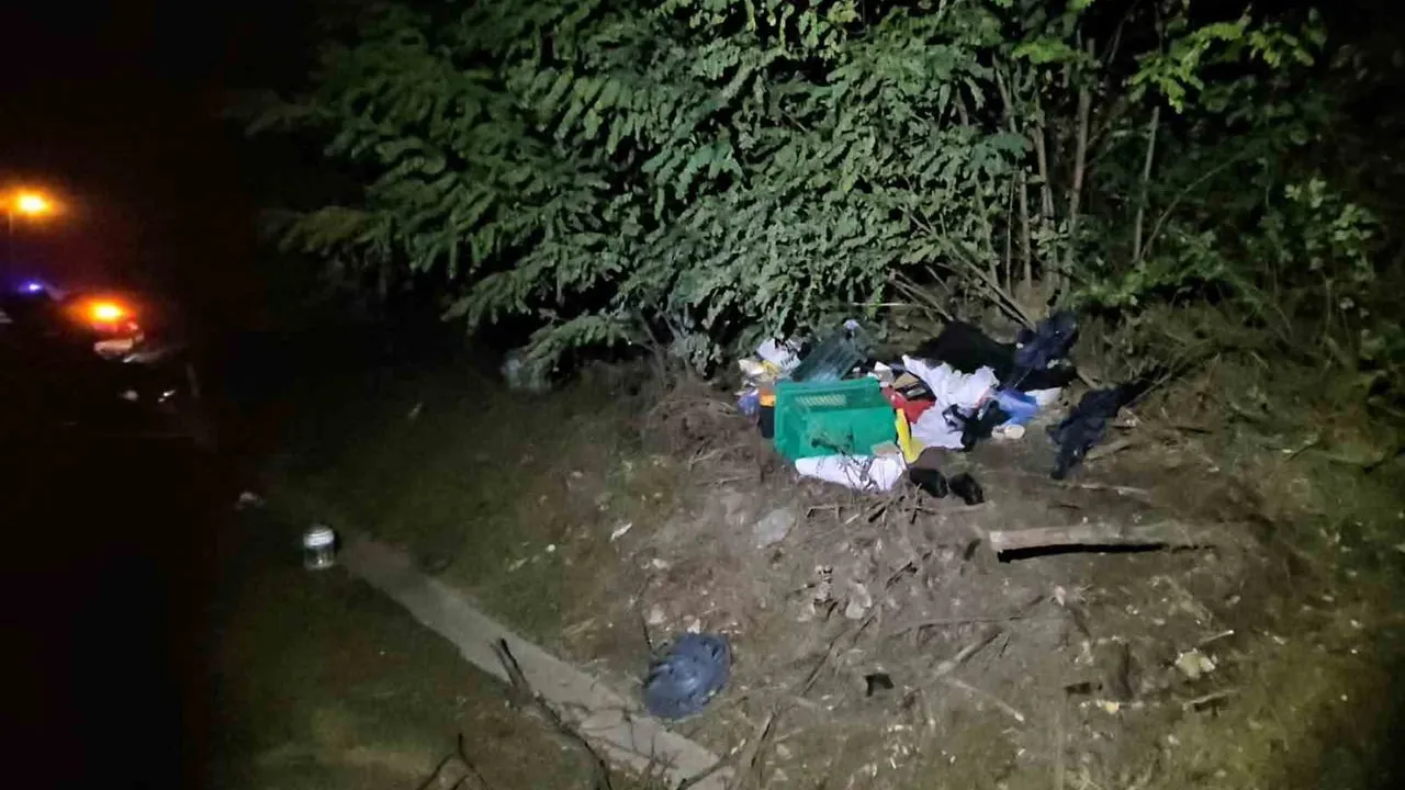 Takla atan panelvandan çıktı, aracına bakarken tırın çarpmasıyla yaşamını yitirdi