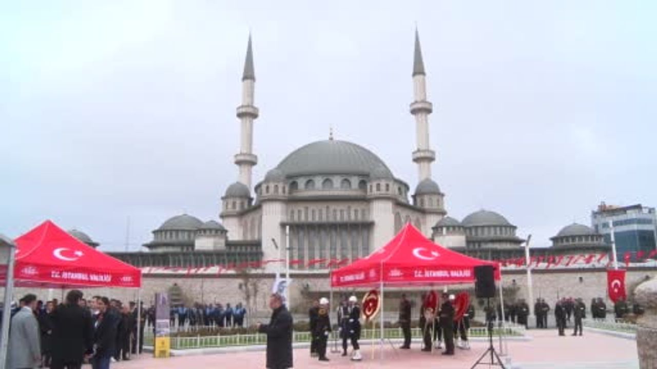 Taksim'de cumhuriyete saygı: çelenk töreniyle 29 Ekim'e hazırlık