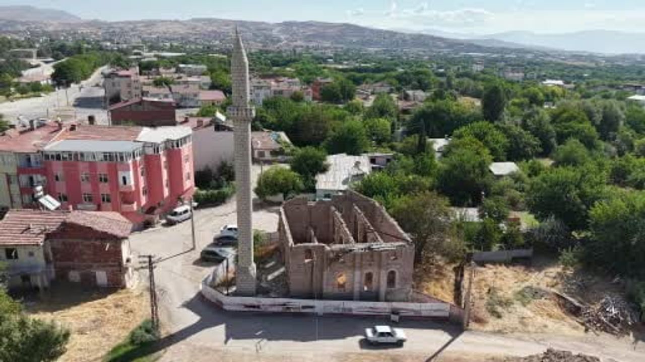 Tarihi 300 yıllık cami zamanla yarışıyor: Elazığ’da Aksaray Cami altı yıldır beklemede