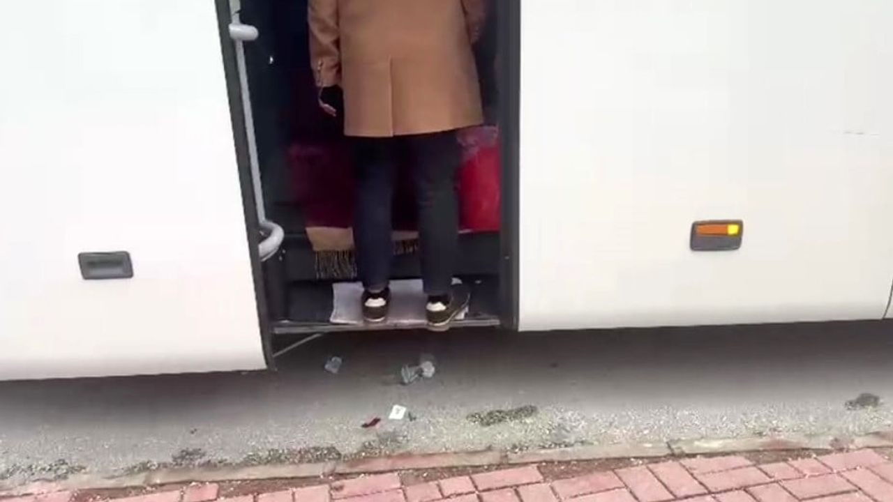 Tarihi kentte çevre hassasiyeti: zabıta tur otobüsündeki çöpleri toplattırdı