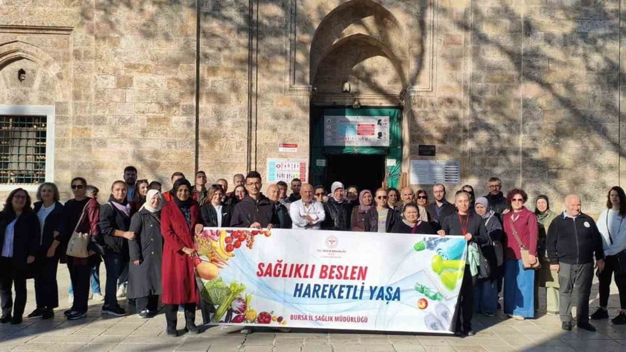 Tarihi rotada adımlar sağlığa: 'hareket et, sağlıklı yaşa' yürüyüşü Bursa'da