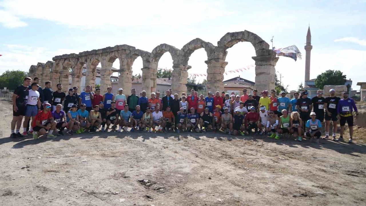Tarihle parkuru buluşturan koşu: Niğde'de Ömer Halisdemir yarı maratonu