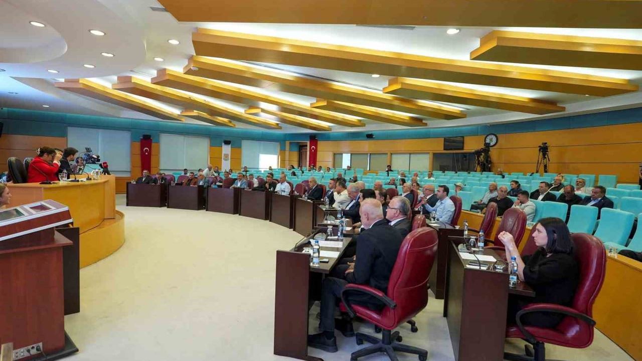 Tarsus'ta 2027 bütçesi oy birliğiyle kabul edildi; meydan projesi ve zeytin festivali öne çıktı