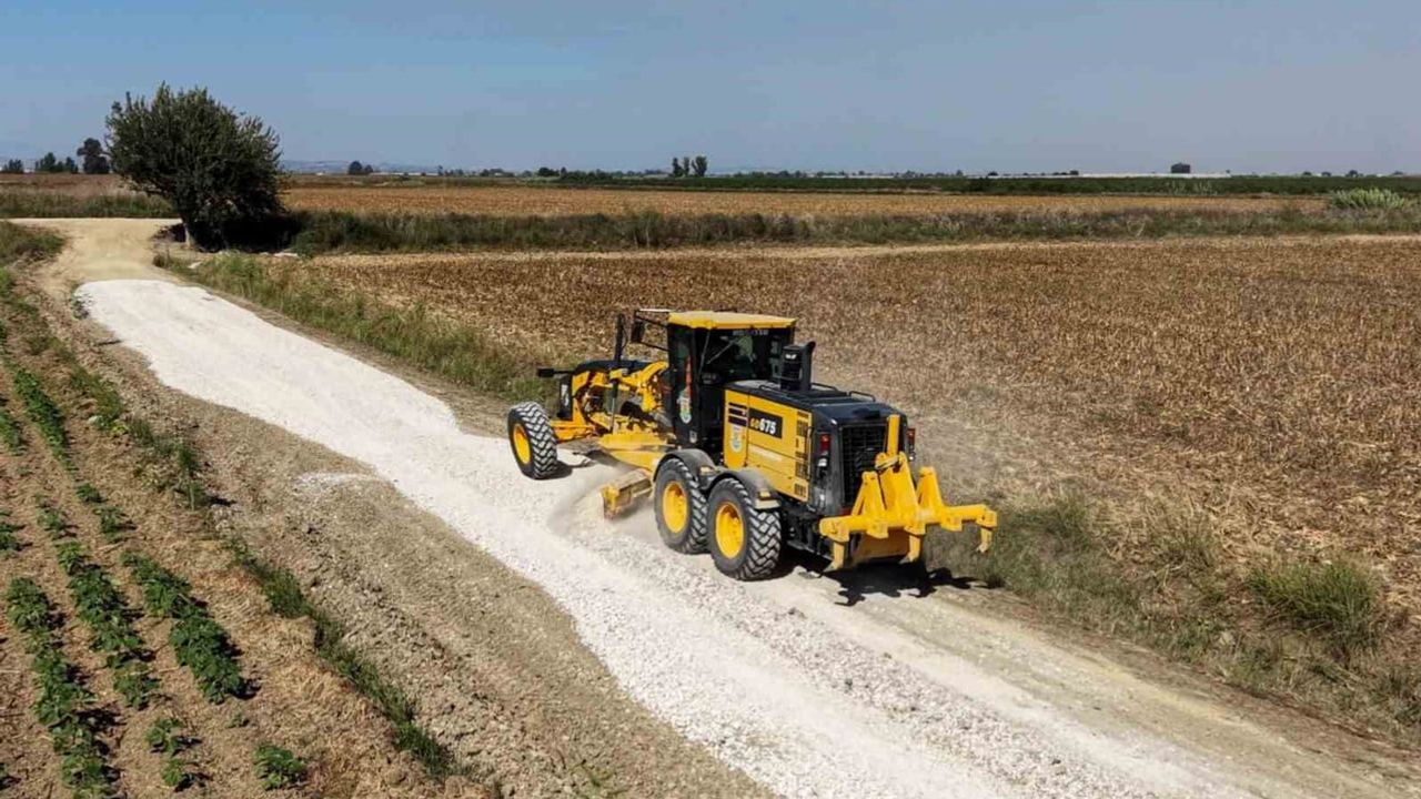 Tarsus’ta kırsal ulaşım için arazi yollarına kapsamlı müdahale